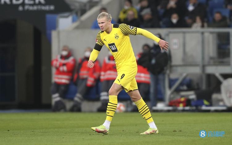 马卡报:巴萨想签哈兰德非常困难,但引进萨拉赫和莱万同样不容易